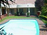 Woodmead Guest Lodge